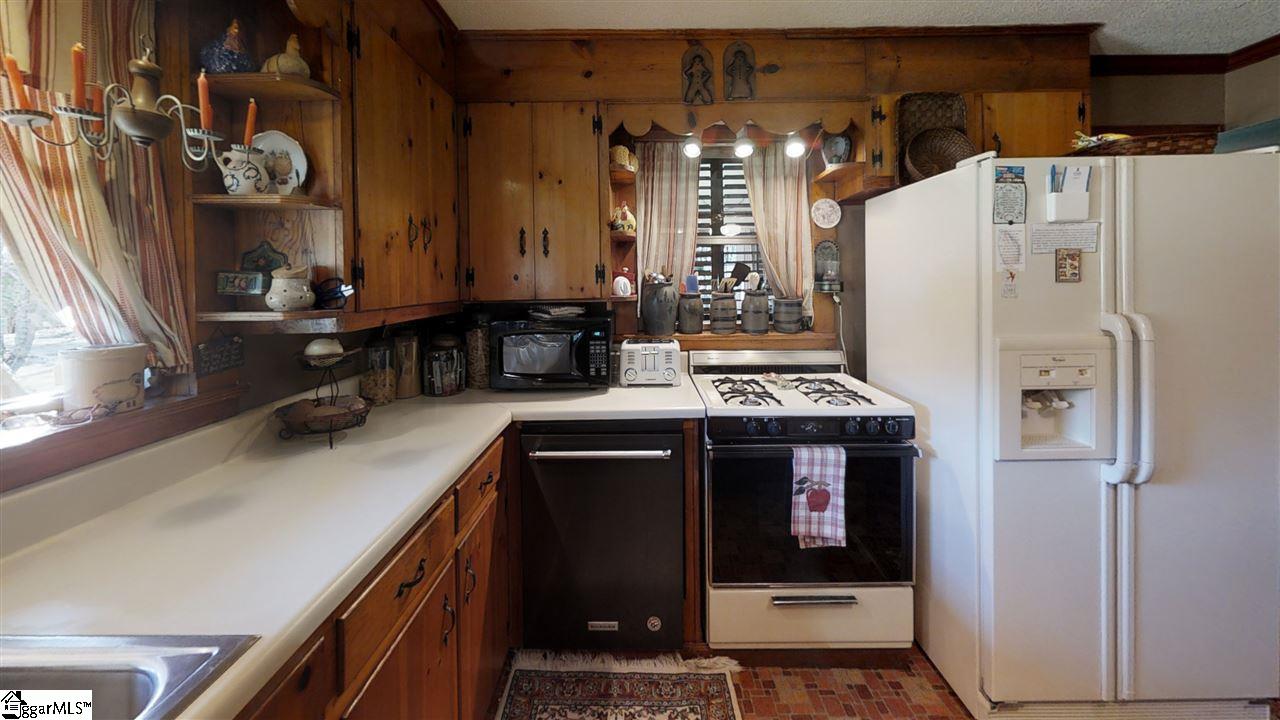 265 Willis Road Taylors, SC 29687 - Photo 6 of 34