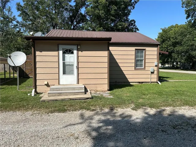 $75,000 | 1203 Locust Street, Pleasanton, KS 66075