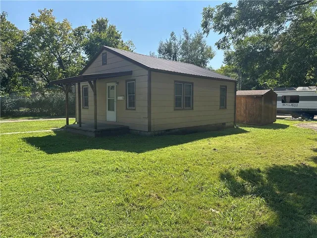 $75,000 | 1203 Locust Street, Pleasanton, KS 66075