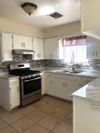 $1,300 | 1738 North C Avenue, Douglas, AZ 85607