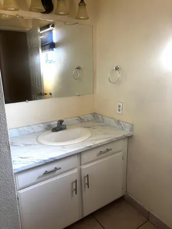 $1,300 | 1738 North C Avenue, Douglas, AZ 85607