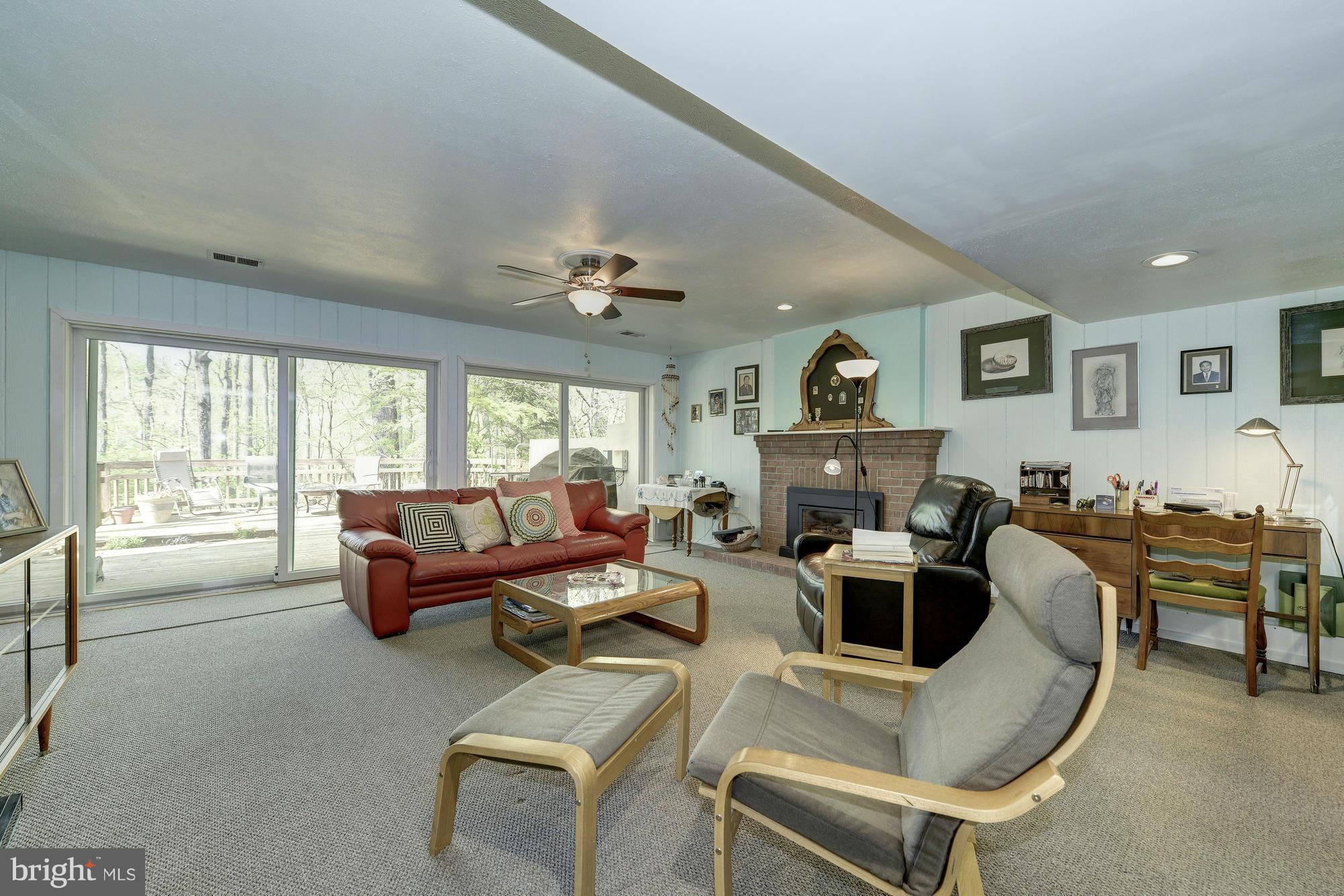 11650 Mediterranean Court Reston, VA 20190 - Photo 24 of 30 Living Room