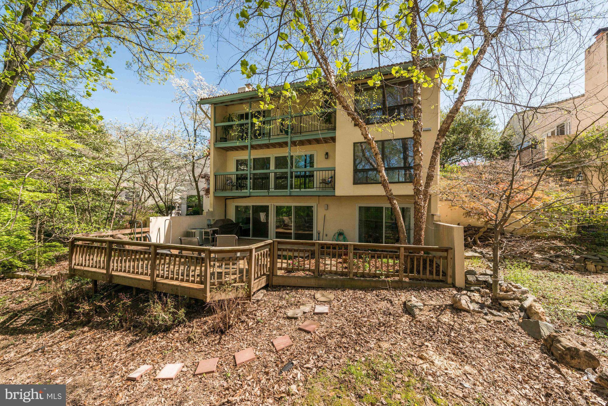 11650 Mediterranean Court Reston, VA 20190 - Photo 30 of 30 Exterior (Rear)