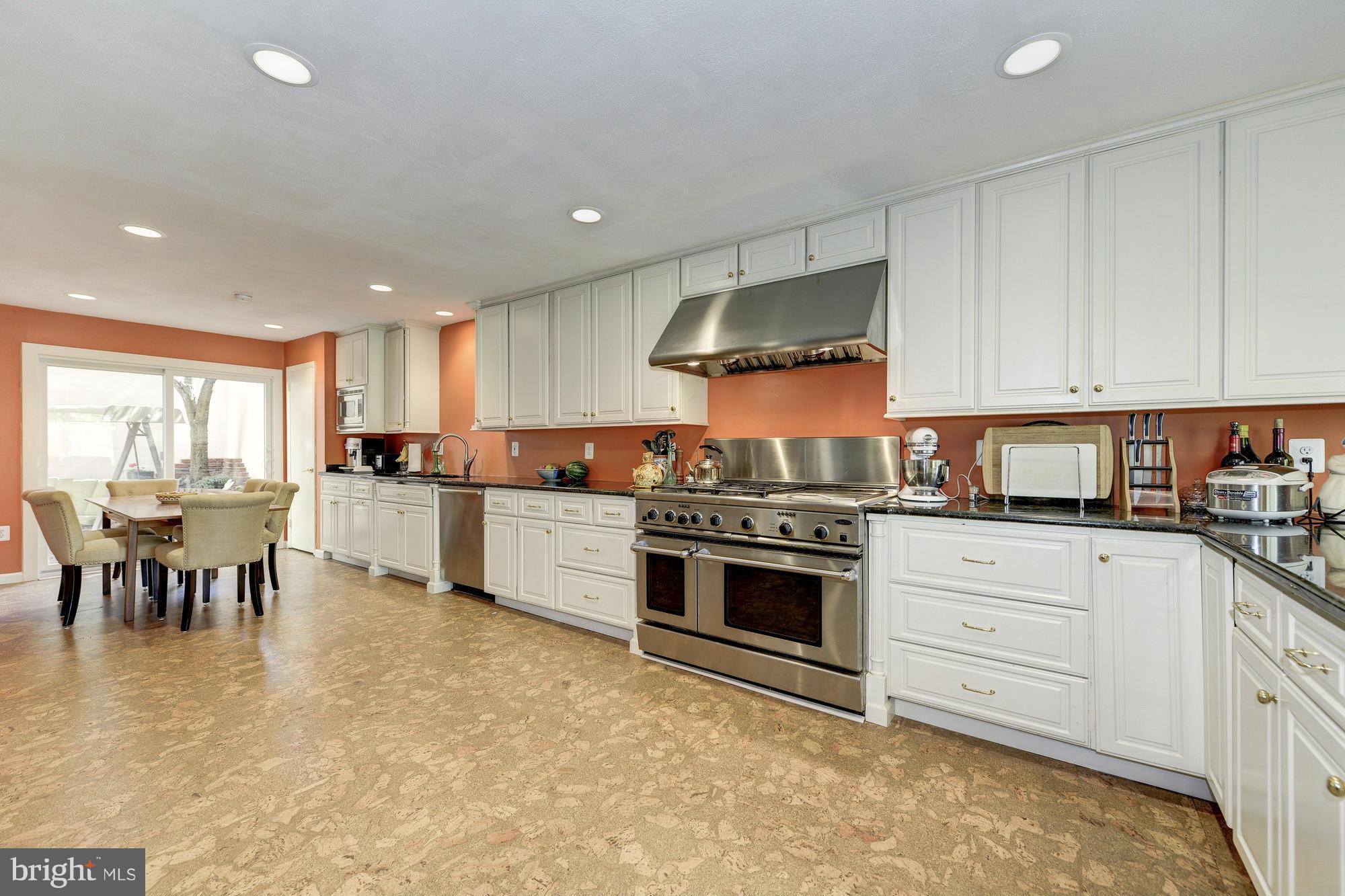 11650 Mediterranean Court Reston, VA 20190 - Photo 6 of 30 Kitchen