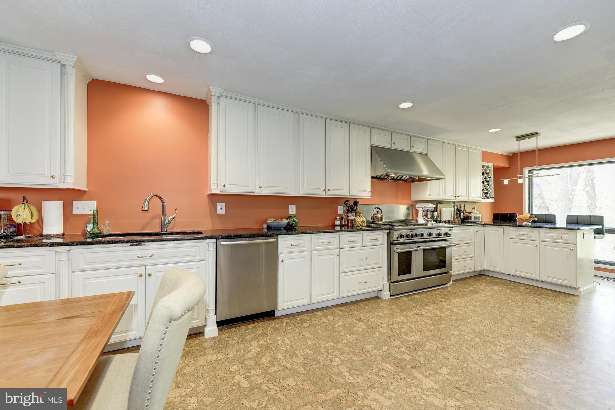11650 Mediterranean Court Reston, VA 20190 - Photo 7 of 30 Kitchen