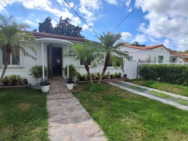 $1,850 | 3052 Southwest 6th Street, Unit B, Miami, FL 33135