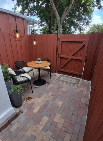 $1,850 | 3052 Southwest 6th Street, Unit B, Miami, FL 33135