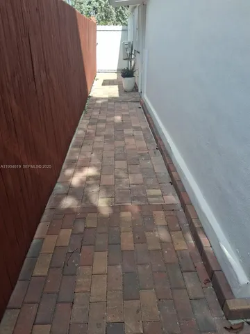 $1,850 | 3052 Southwest 6th Street, Unit B, Miami, FL 33135