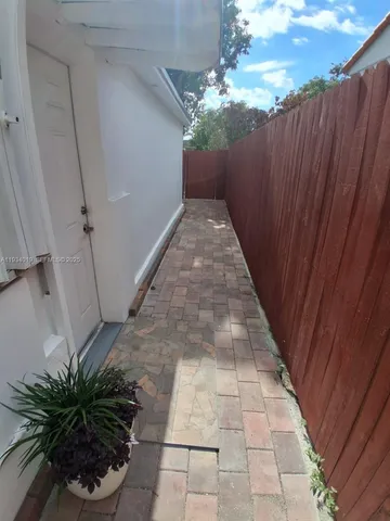 $1,850 | 3052 Southwest 6th Street, Unit B, Miami, FL 33135