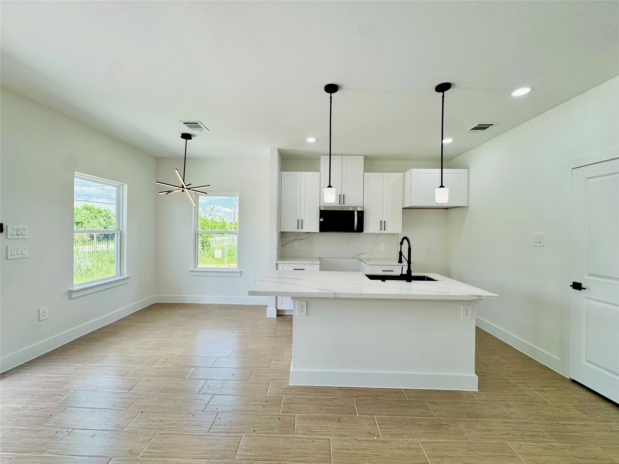 5710 Delmack Street, Unit B Houston, TX 77032 - Photo 5 of 30 Kitchen & Dinning