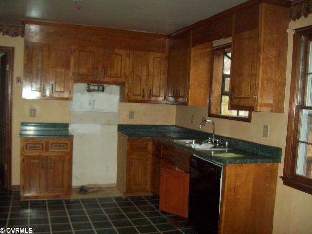 11031 Belvoir Road Chester, VA 23831 - Photo 2 of 3 Kitchen
