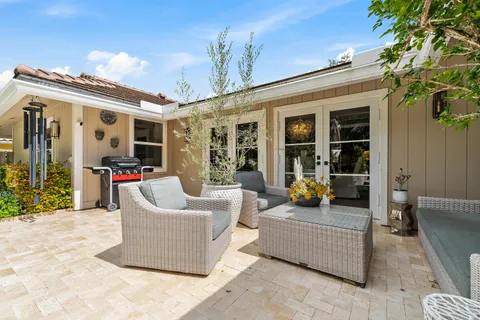 $1,200,000 | 10 Bentwood Road, Palm Beach Gardens, FL 33418