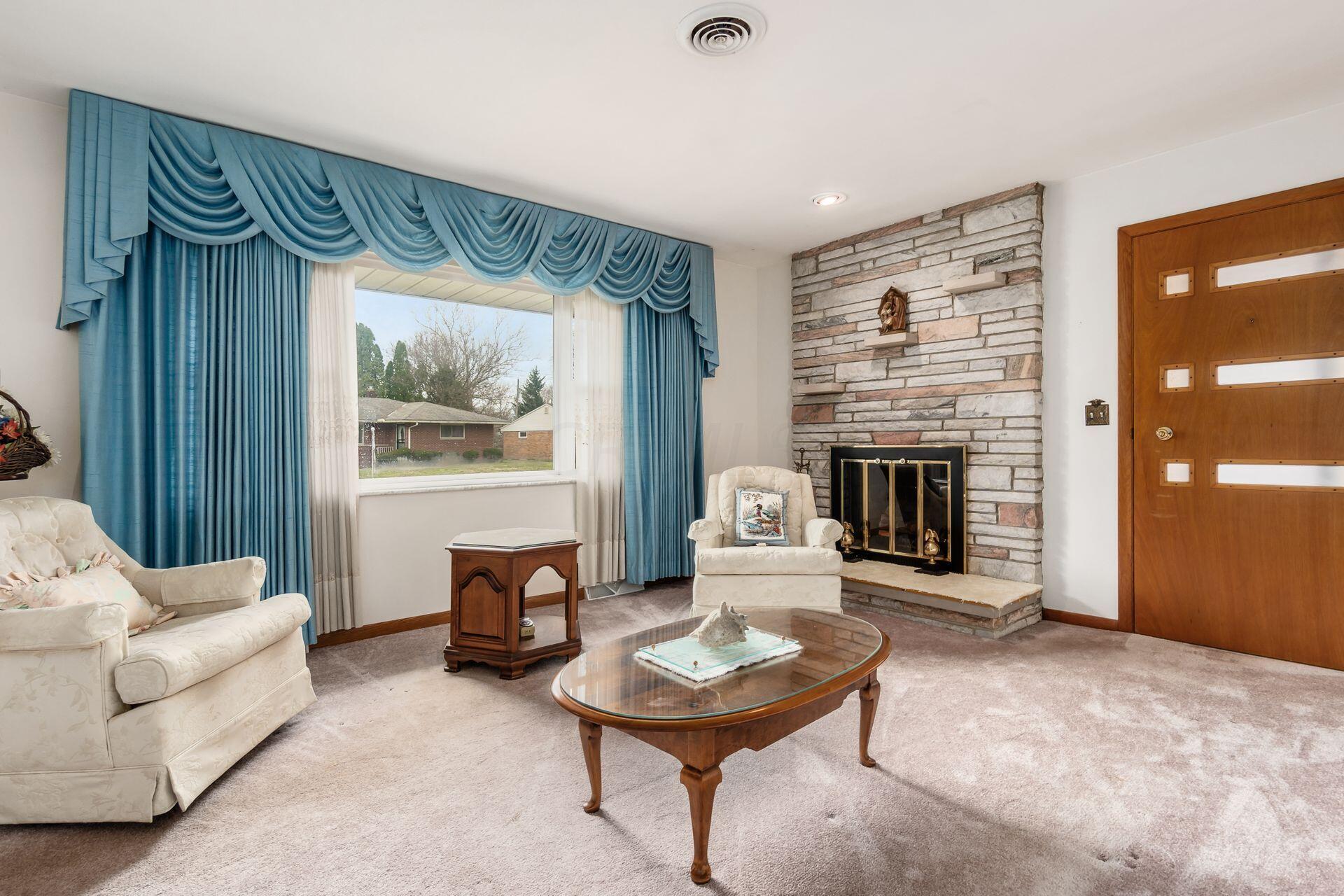 1572 Bostwick Road Columbus, OH 43227 - Photo 4 of 37 Great Room