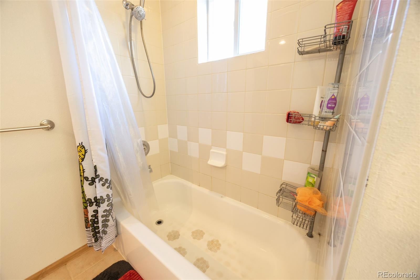 493 Caesar Road Black Hawk, CO 80422 - Photo 14 of 35 a bathroom with a tub