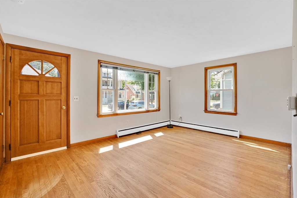 267 Connecticut Avenue Springfield, MA 01104 - Photo 8 of 41