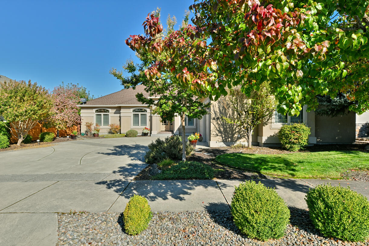 869 St Andrews Way Eagle Point, OR 97524 - Photo 42 of 46 DSC_9122
