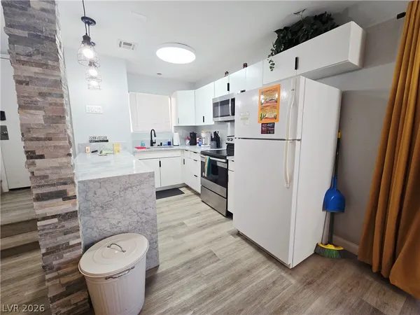 $1,910 | 5045 Spencer Street, Unit B, Las Vegas, NV 89119