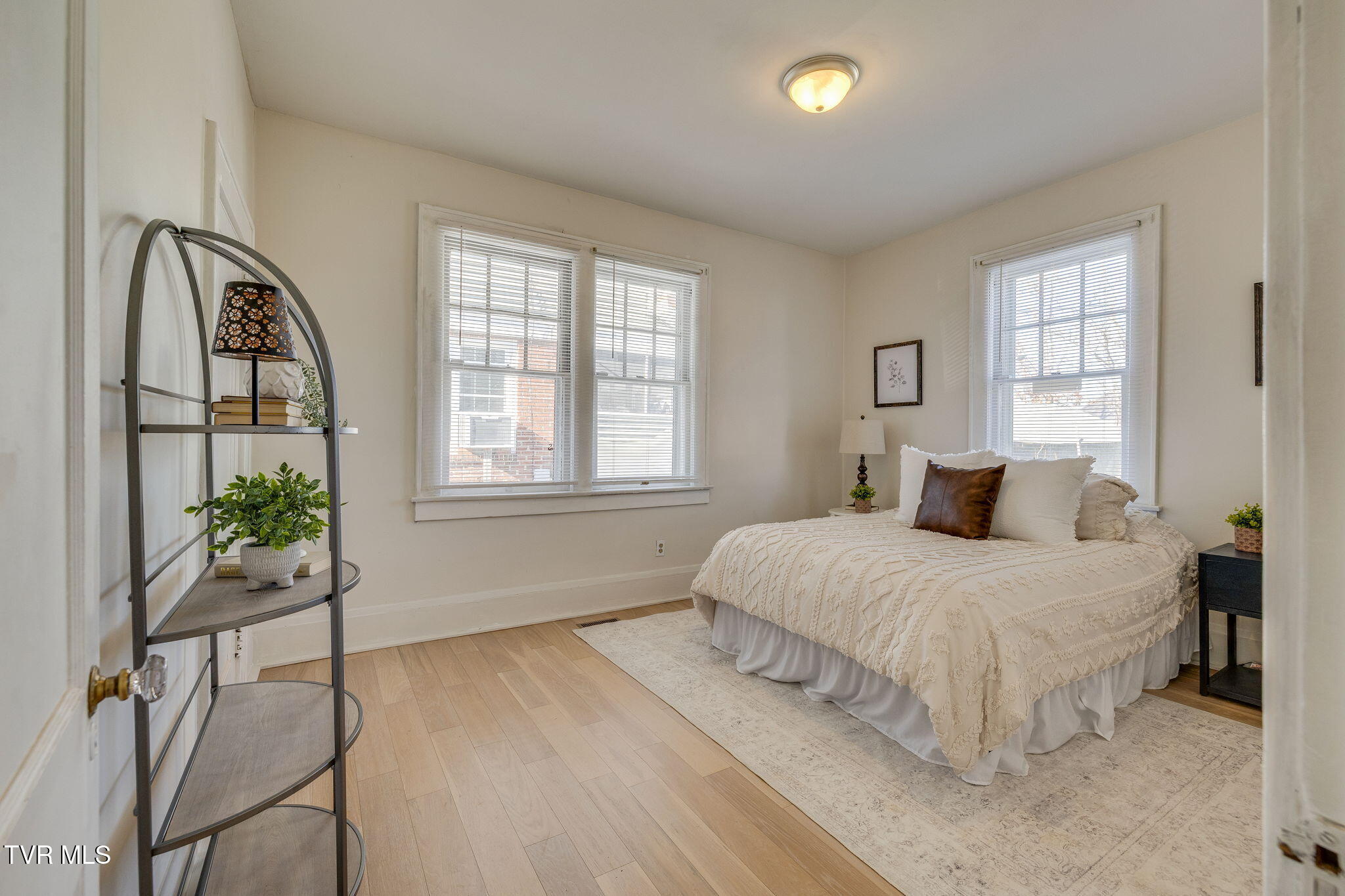 631 Taylor Street Bristol, TN 37620 - Photo 11 of 25 016