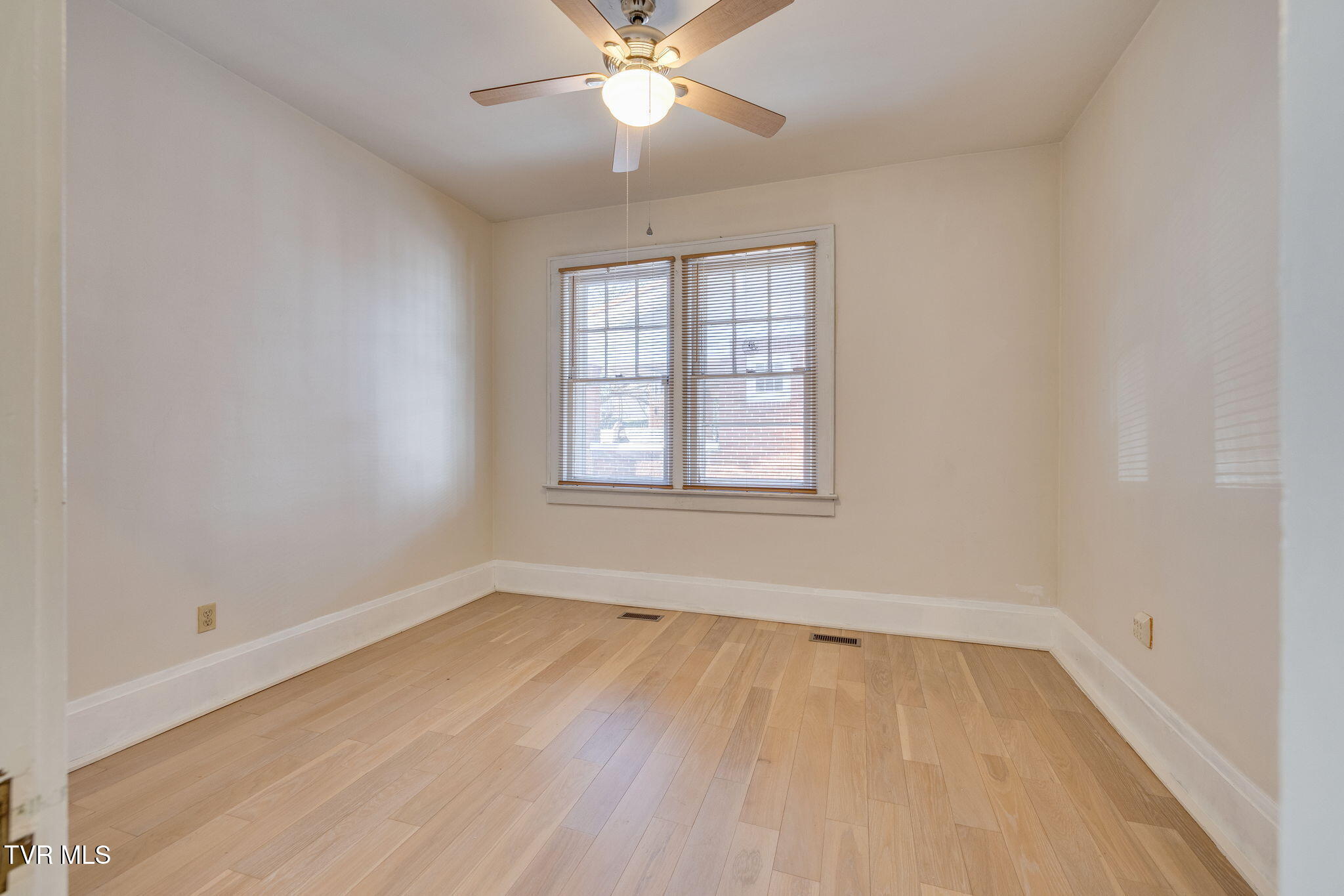 631 Taylor Street Bristol, TN 37620 - Photo 17 of 25 019