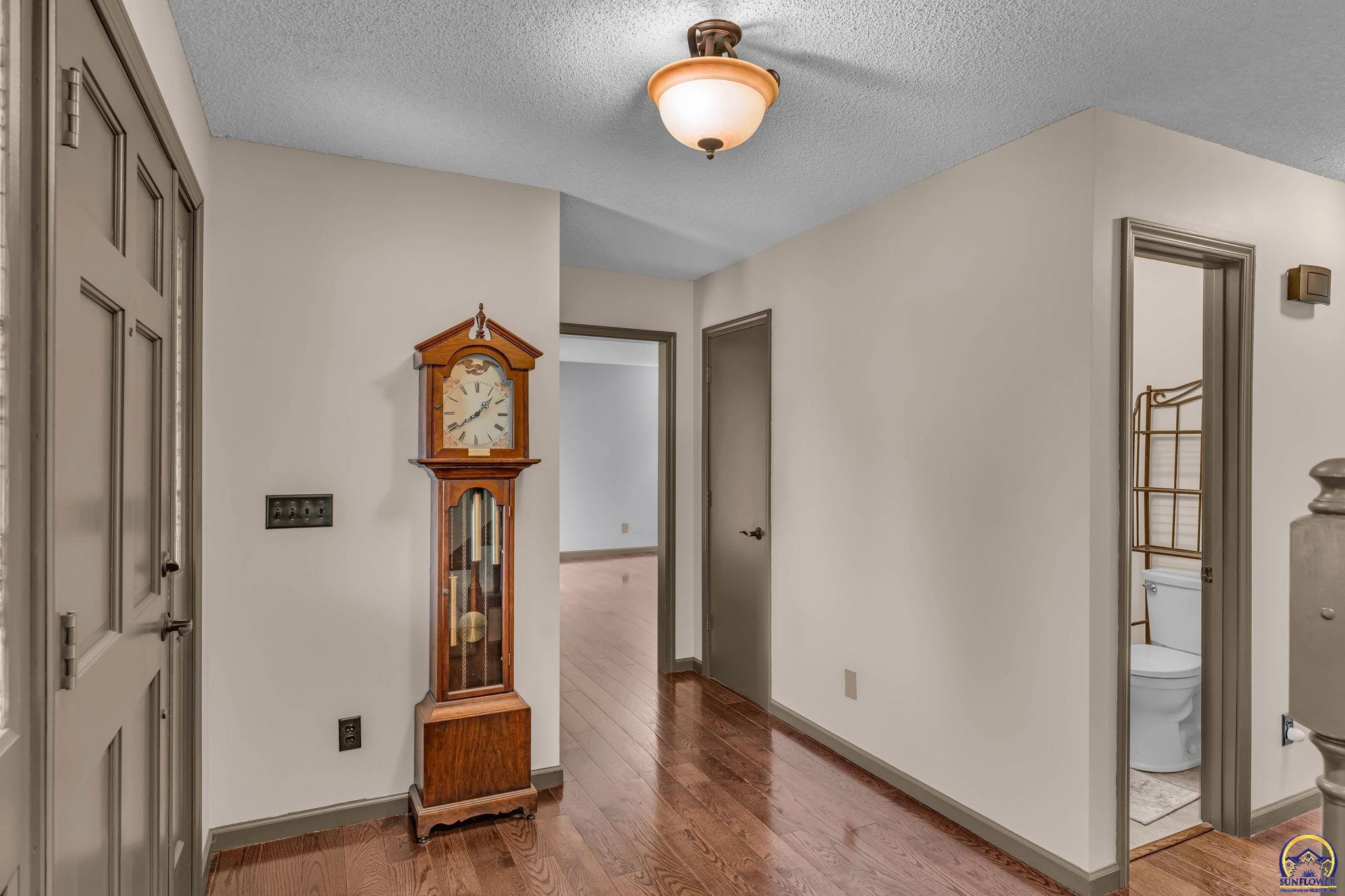 6236 Southwest 25th Street Topeka, KS 66614 - Photo 8 of 53