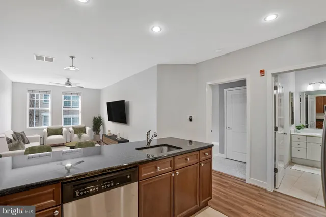 $384,900 | 181 East Reed Avenue, Unit 206, Alexandria, VA 22305