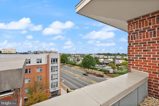 $384,900 | 181 East Reed Avenue, Unit 206, Alexandria, VA 22305