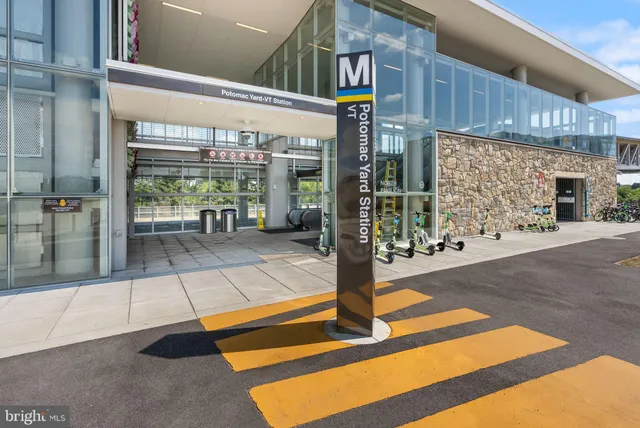 $384,900 | 181 East Reed Avenue, Unit 206, Alexandria, VA 22305