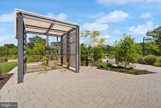 $384,900 | 181 East Reed Avenue, Unit 206, Alexandria, VA 22305