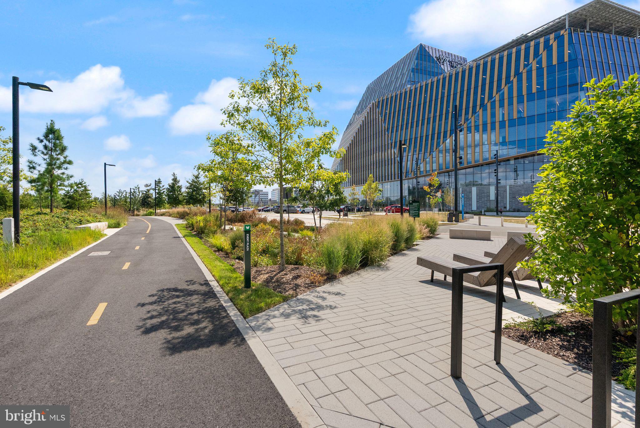 181 East Reed Avenue, Unit 206 Alexandria, VA 22305 - Photo 36 of 37 a view of a terrace with sitting area