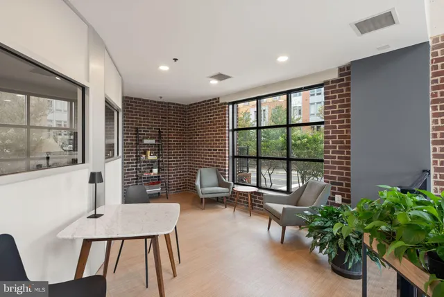 $384,900 | 181 East Reed Avenue, Unit 206, Alexandria, VA 22305