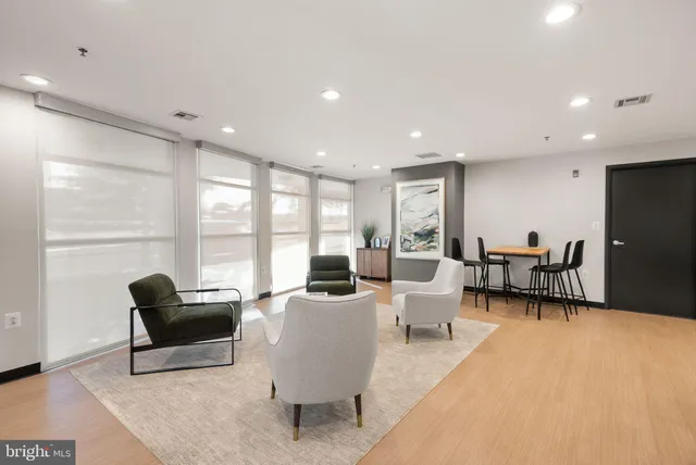 $384,900 | 181 East Reed Avenue, Unit 206, Alexandria, VA 22305