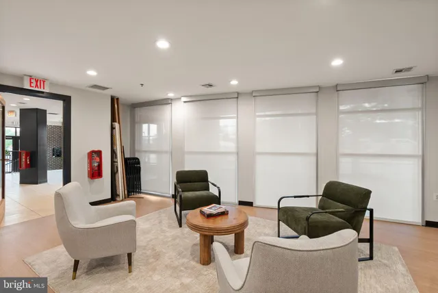 $384,900 | 181 East Reed Avenue, Unit 206, Alexandria, VA 22305