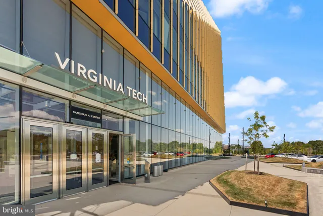 $384,900 | 181 East Reed Avenue, Unit 206, Alexandria, VA 22305