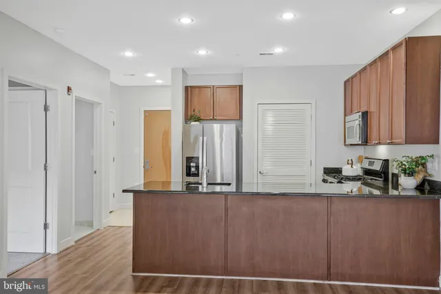 $384,900 | 181 East Reed Avenue, Unit 206, Alexandria, VA 22305