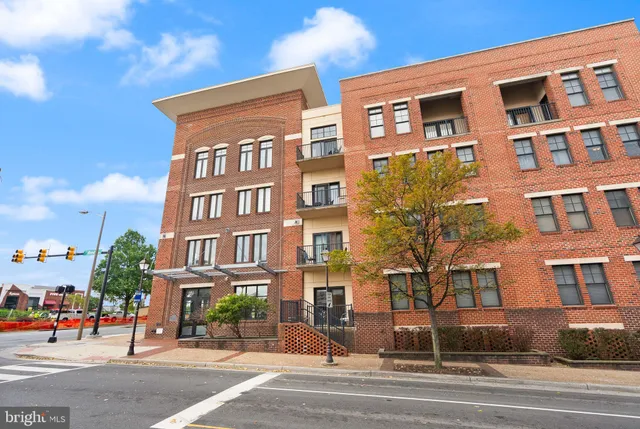 $384,900 | 181 East Reed Avenue, Unit 206, Alexandria, VA 22305