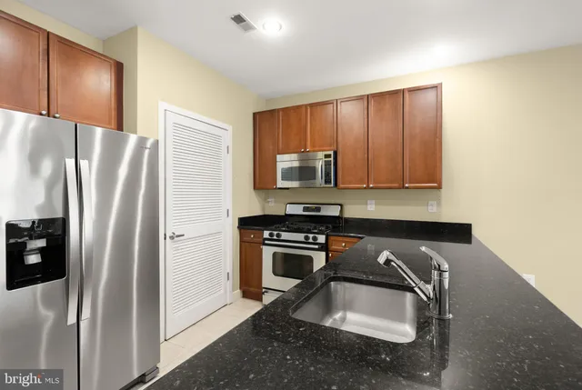 $384,900 | 181 East Reed Avenue, Unit 206, Alexandria, VA 22305