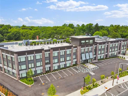 $1,236,500 | 218 Middle Neck Road, Unit 302, Great Neck, NY 11021
