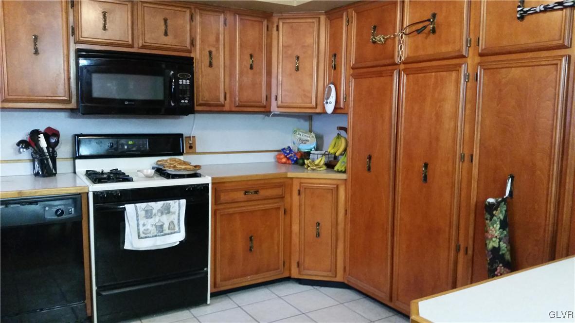 450 Mountain View Road Nazareth, PA 18064 - Photo 4 of 14 Gallery Image 4