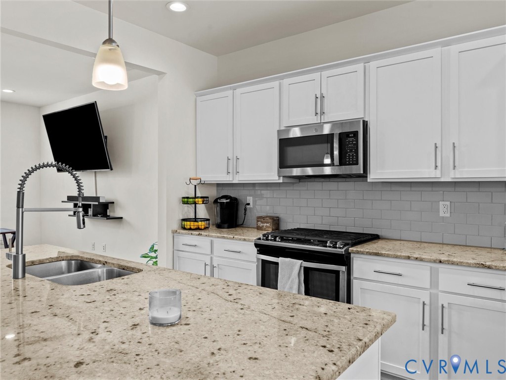 6135 Buntline Lane Richmond, VA 23234 - Photo 12 of 34 a kitchen with a stove and a microwave