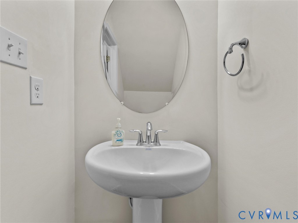 6135 Buntline Lane Richmond, VA 23234 - Photo 19 of 34 a sink with a mirror