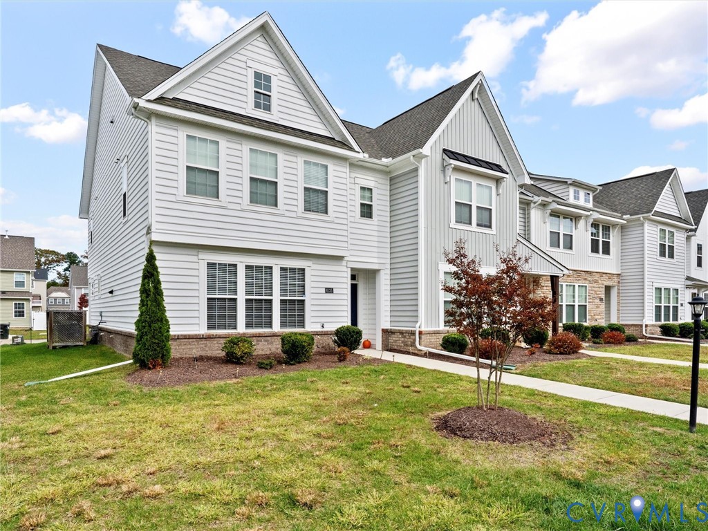 6135 Buntline Lane Richmond, VA 23234 - Photo 2 of 34 a front view of a house with a yard