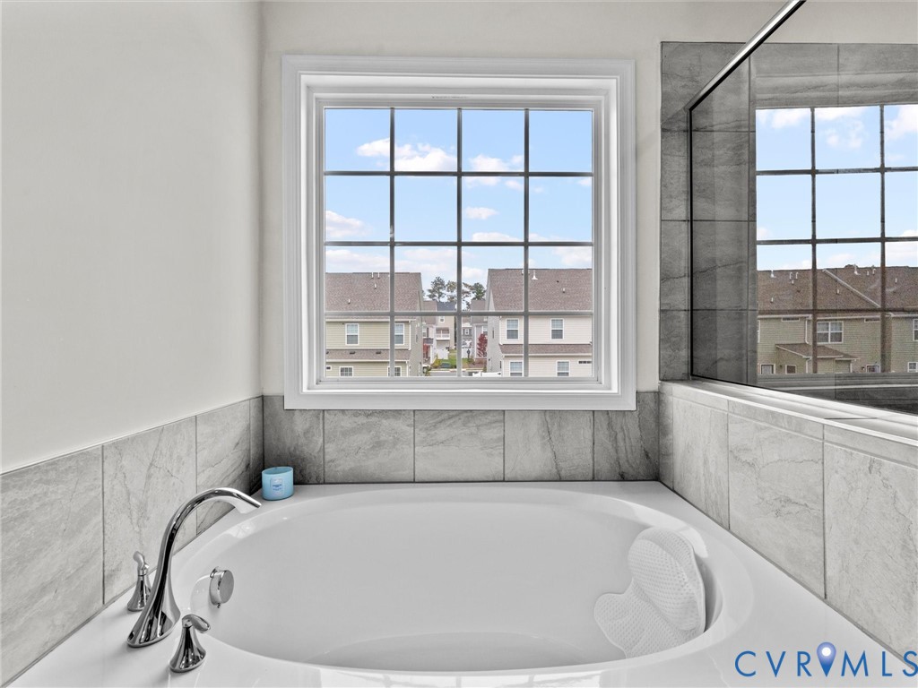 6135 Buntline Lane Richmond, VA 23234 - Photo 32 of 34 a bathroom with bathtub and window