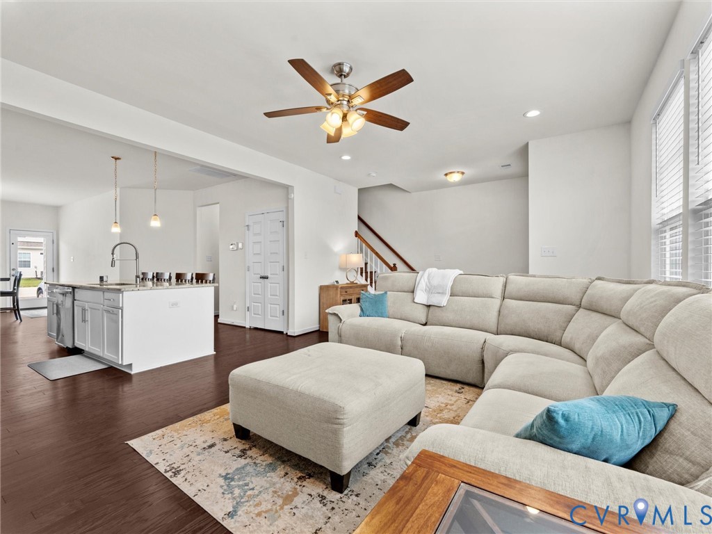 6135 Buntline Lane Richmond, VA 23234 - Photo 6 of 34 a living room with furniture and kitchen view
