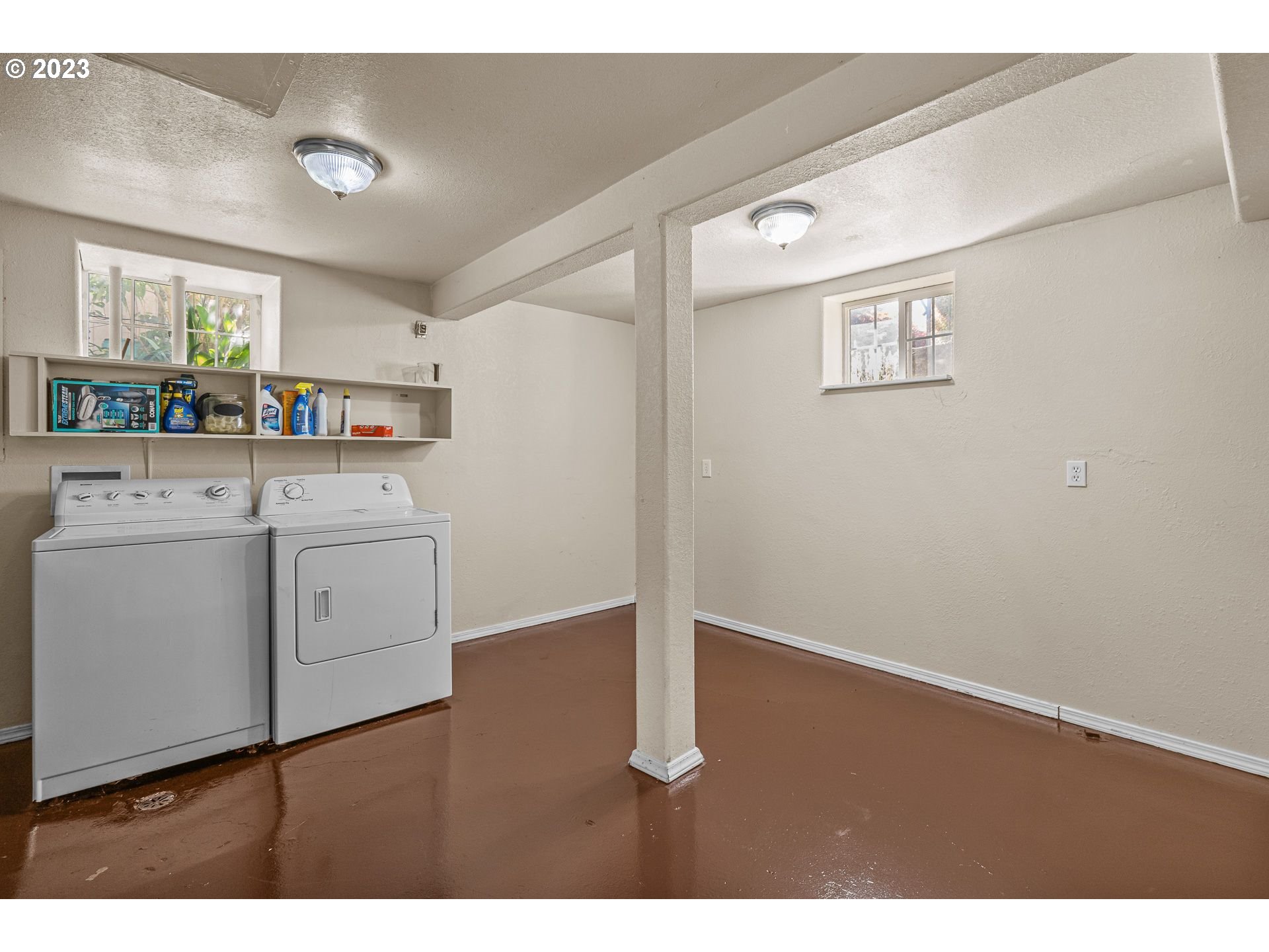 1255 North Kilpatrick Street Portland, OR 97217 - Photo 27 of 30 a utility room with dryer and washer