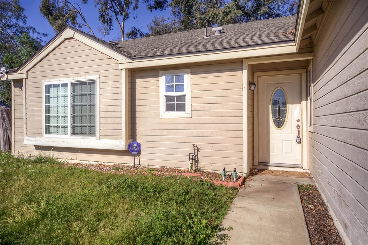 672 Irene Road Oceanside, CA 92057 - Photo 2 of 22 Gallery Image 2