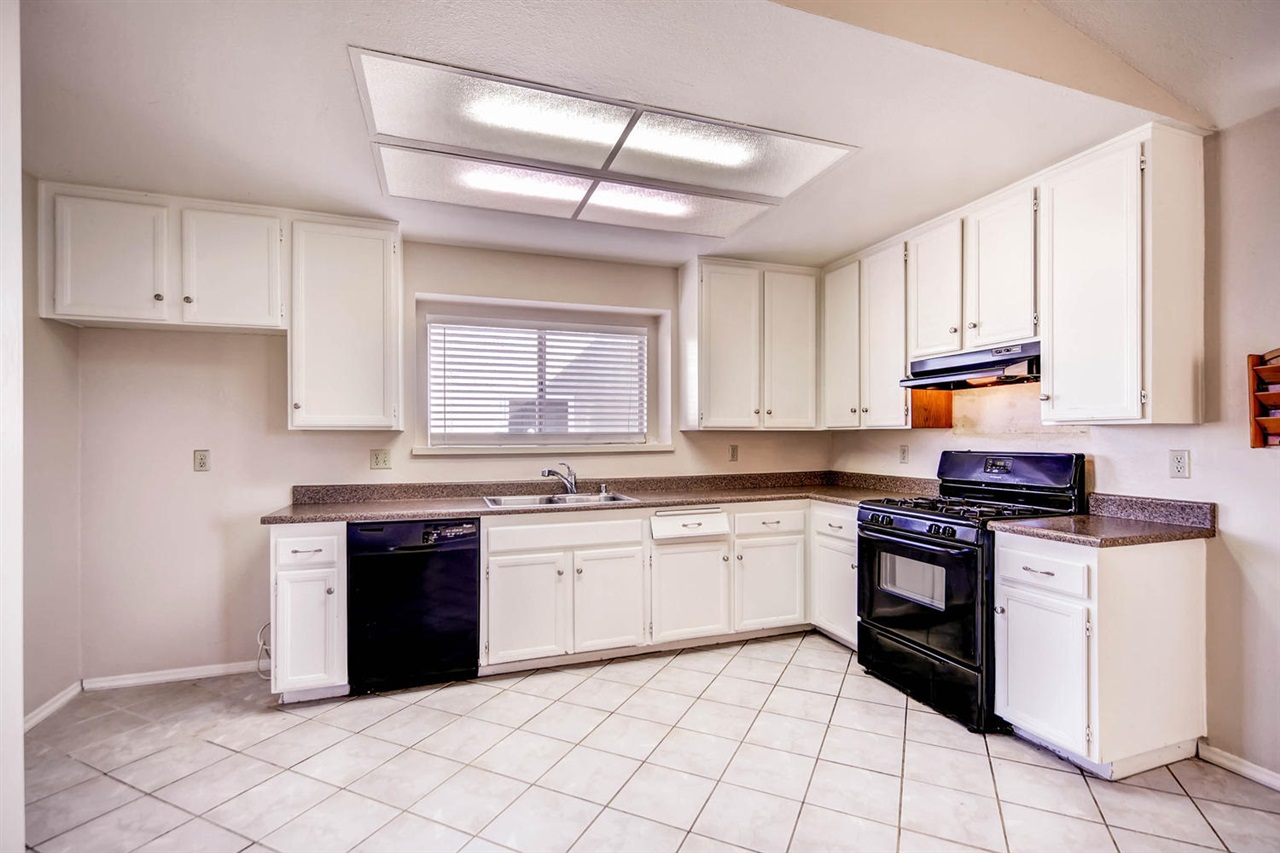 672 Irene Road Oceanside, CA 92057 - Photo 3 of 22 Gallery Image 3