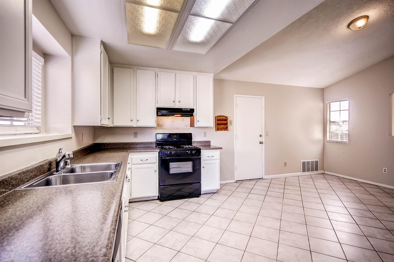 672 Irene Road Oceanside, CA 92057 - Photo 9 of 22 Gallery Image 9