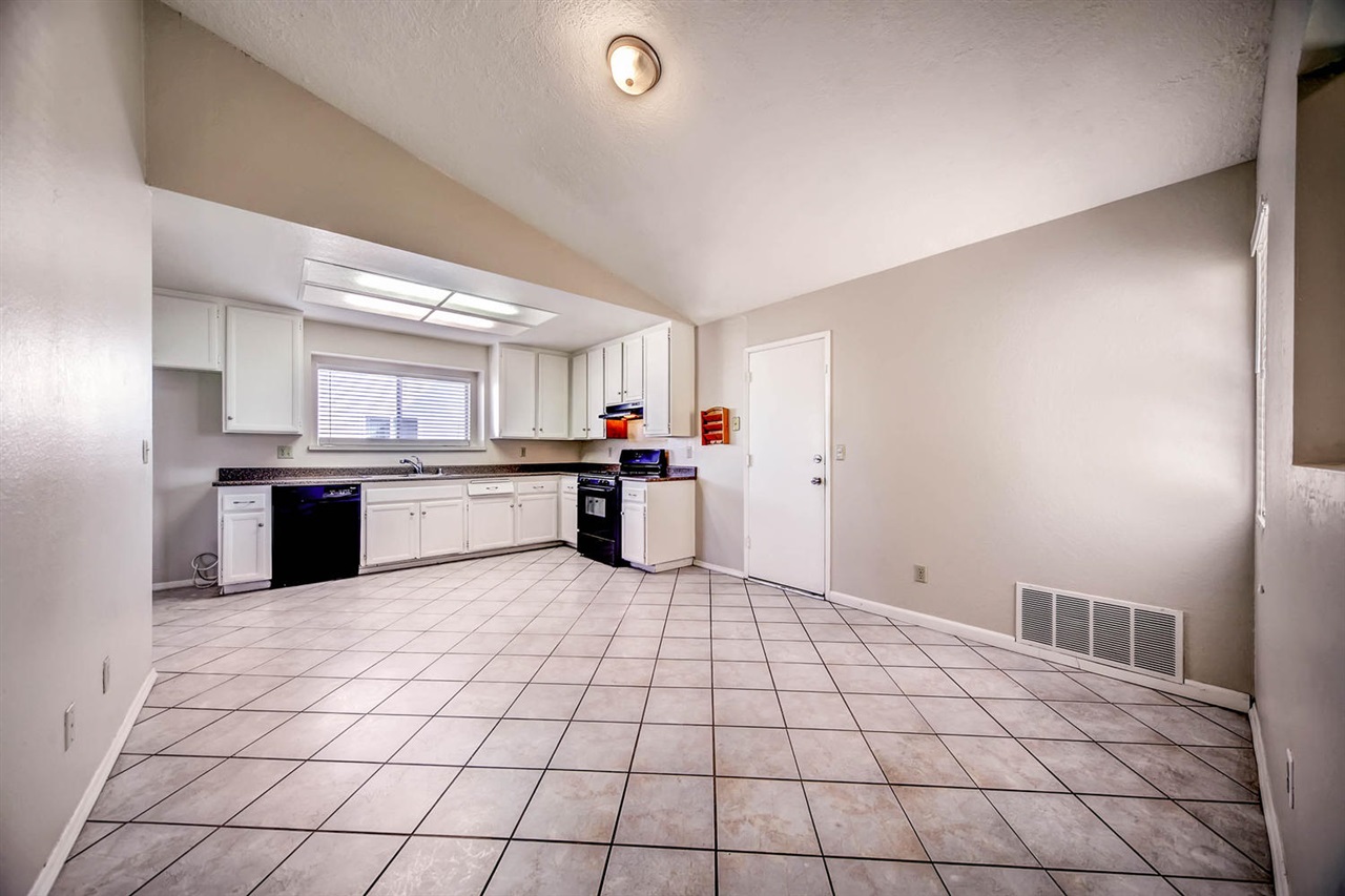 672 Irene Road Oceanside, CA 92057 - Photo 10 of 22 Gallery Image 10