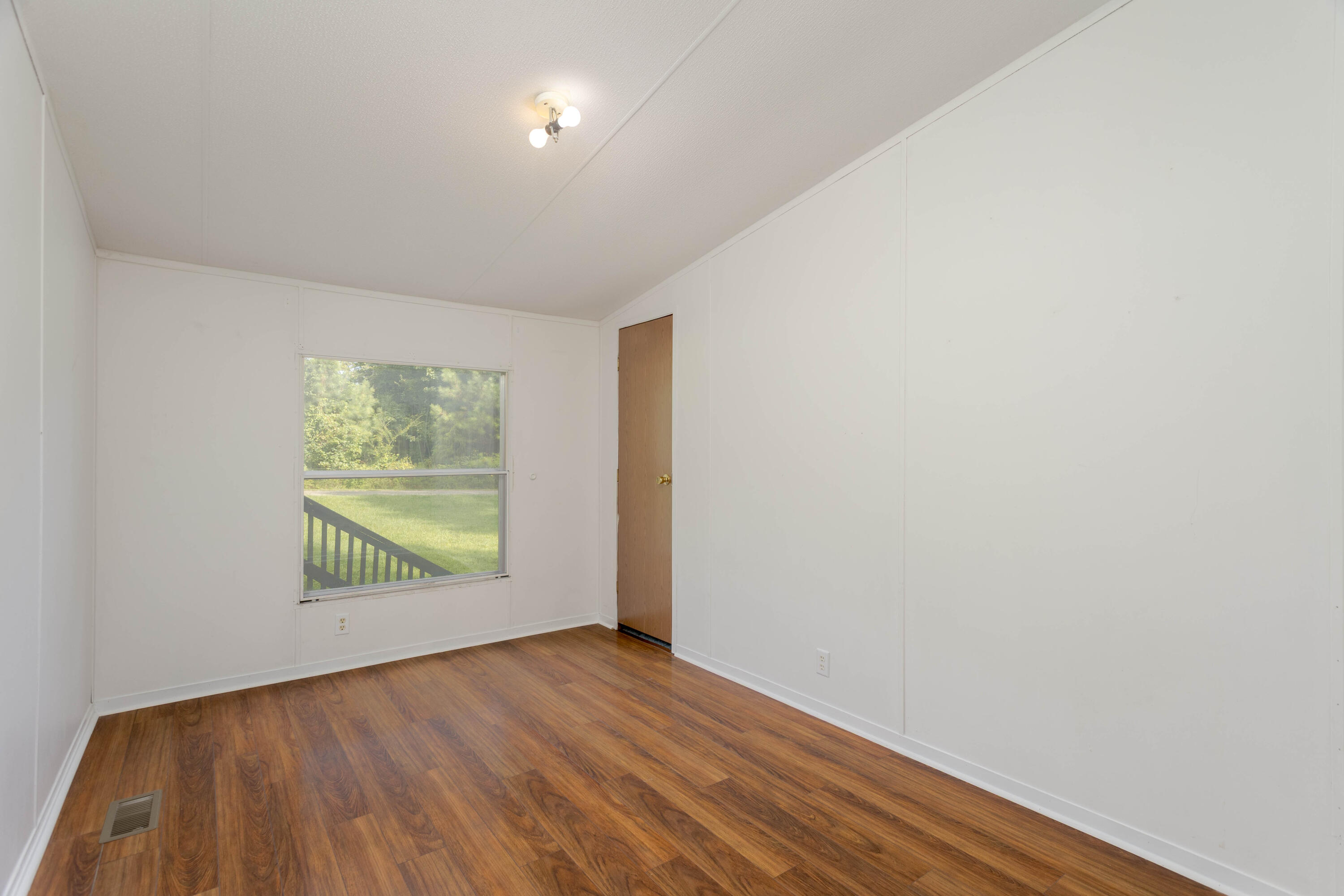 316 Len Mar Road Spring City, TN 37381 - Photo 23 of 36 Second Bedroom