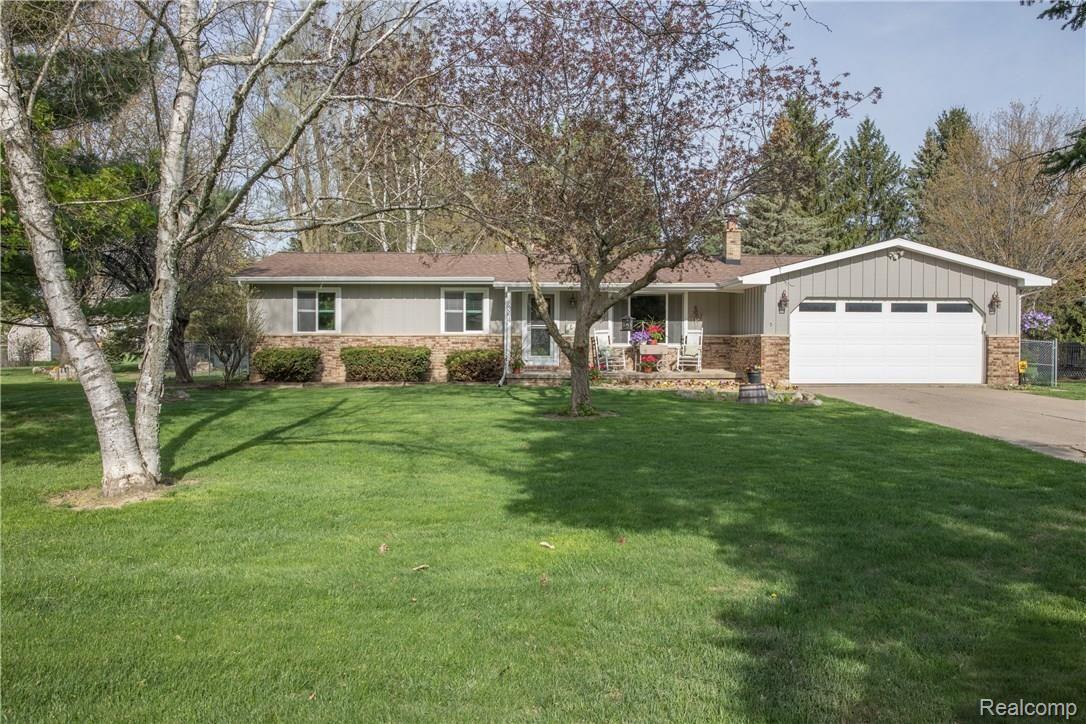 8364 Ridge Road Goodrich, MI 48438 - Photo 2 of 35 Gorgeous Curb Appeal and Invisible Fence Around Front Yard
